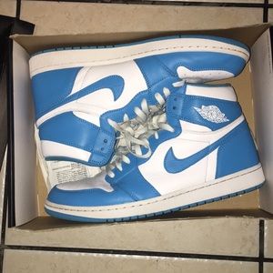 Air Jordan UNC 1s